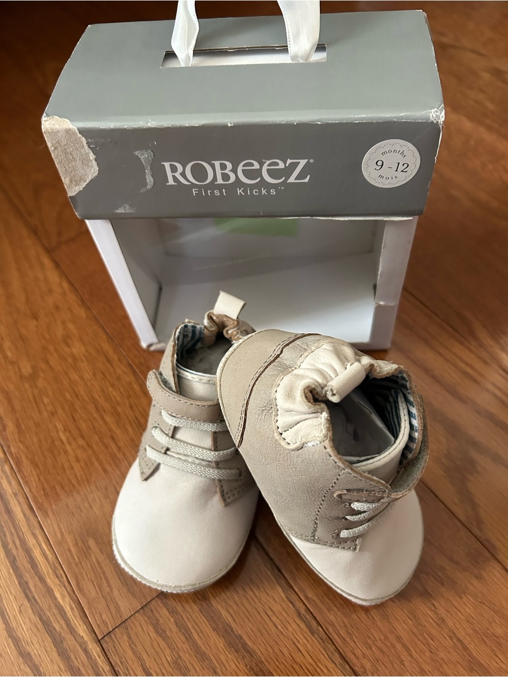 Robeez ELIJAH Beige and Cream Leather Baby Walker Shoes Size 9-12M NWT